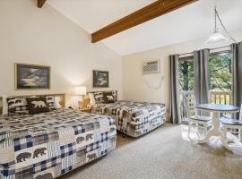 Cedarbrook Deluxe Two Bedroom Suite with outdoor heated pool 20304, hotel in Killington