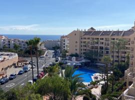 TOP FLOOR, Panoramic Studio, Heated Pool, strandleiga í Los Cristianos