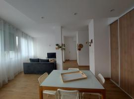 Appart' DuChatelain lumineux, vue sur château，位于蒙贝利亚尔的酒店