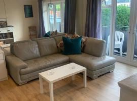 Large Luxury appartment, cheap hotel in Cobham