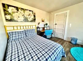 Private Room Air Conditioning with Shared Bathroom 10 mins by car to Airport and 15 mins to Downtown Seattle