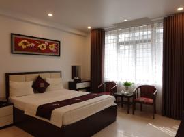 Hoàng Lan Hotel - B8 TT7 Văn Quán - by Bay Luxury, hotel com estacionamento em Hanói
