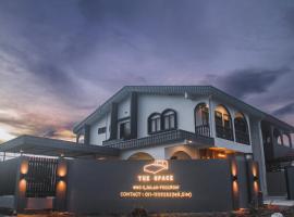 THE SPACE SRI AMAN, hotel amb aparcament a Simanggang