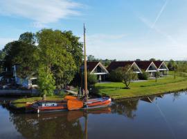 Vakantiehuis aan het water - vakantiepark de Schreiershoek: Dokkum şehrinde bir tatil parkı