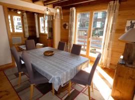 Chalet centre village, 8 personnes, 4 chambres - CH25, khách sạn ở Beaufort