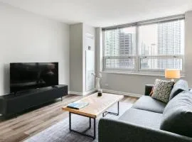 River N 2BR w Gym WD nr Magnificent Mile CHI-164