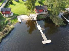 Private Lake Cabin, vacation home in Huskvarna