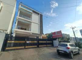 Hotel BlueSky Ramapuram، فندق في Manapakkam، تشيناي