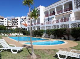 Apartamentos King's, hotell i Quarteira