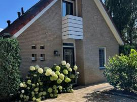 Villa June Rosy, allotjament vacacional a Wijchen