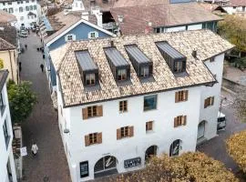 Schmitte am Sonnenwirtsplatz - modern apartments in Eppan, South Tyrol - perfect starting point for hikes and bike tours - ideal accommodation for your vacation in South Tyrol
