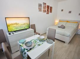 Studio con vista, Pordenone Centro e Fiera，波代諾內的家庭式飯店