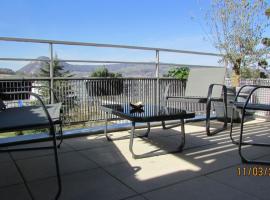 Home on the roof w calm and tranquility, apartamento em Meythet