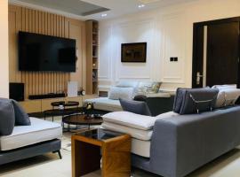 Lovely 3 bedroom duplex in Ikeja GRA, hotel v destinaci Ikeja