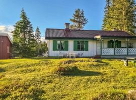 Lovely Home In Hnefoss With House A Panoramic View, cottage in Hønefoss