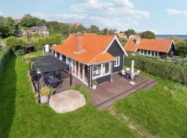 Nice Home In Gudhjem With Kitchen, hytte i Gudhjem