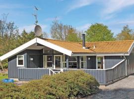 Awesome Home In Glesborg With 5 Bedrooms, Sauna And Wifi, maison de vacances à Glesborg