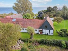 Awesome Home In Sams With Kitchen, vakantiehuis in Toftebjerg