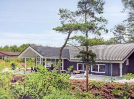 Awesome Home In Glesborg With 4 Bedrooms, Sauna And Wifi, hotel a Fjellerup Strand