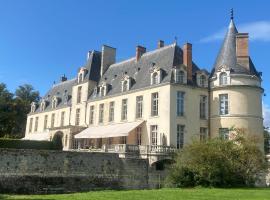 Château d'Augerville Golf & Spa Resort，奧蓋爾維萊拉里維耶爾烏熱維耶城堡高爾夫球場附近的飯店