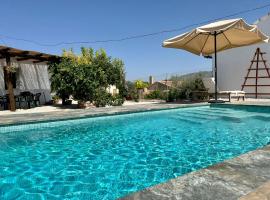 Casa El Chorreador, hotel with pools in Barranda