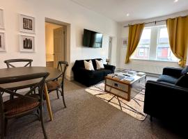 Stylish 3Bed apartment with FREE PARKING, hotel in Heaton