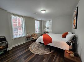 Charming Studio at The Inman - 212, hotel v destinaci Champaign
