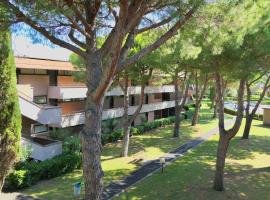 Apartment 3 beds in Residence with swimming-pool bed and bath linen included, hotel in Marina di Bibbona