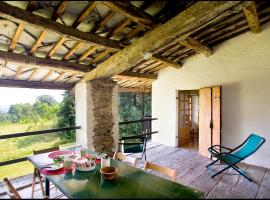 Agriturismo Famiglia al Castello Di Bagnolo, hotel v destinaci Bagnolo Piemonte