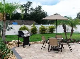 Tropical Backyard Paradise, Hot Tub, Fenced yard