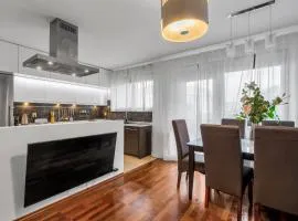 Bemowo Business Apt - 62m2, Parking, Metro & Park Nearby - by Rentujemy