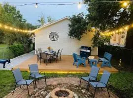 Pensa-Cozy Downtown bungalow, w/ backyard oasis!