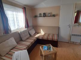 Spacious chalet with furnished terrace, מלון בפרז'וס
