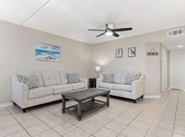 2 Bed 1 Bath Condo By Beach & Entertainment, hotel in South Padre Island