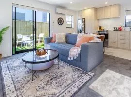 Beachside Bliss: 1 Bed 1 Bath