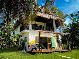Deluxe Family Suite - In front of the sea, cabaña o casa de campo en Moñitos