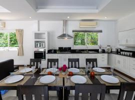 Phikun Private Pool Villa, hotel in Chalong