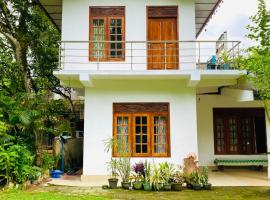 Summer Ridge - Homestay, hotell i Ratnapura