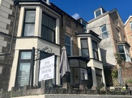 The Captain's House, Cama e café (B&B) em Looe