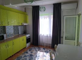 Уютная квартира, hotel in Taraz