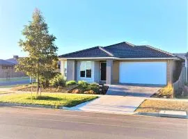 Lucas One 2-bedroom apartment NBN Pets