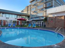 Days Inn by Wyndham Victoria Airport Sidney, hotel in Sidney