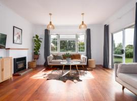 The Blue House, cottage in Havelock North