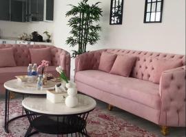 إيفا شالية, hotel v destinaci Mu‘tamar