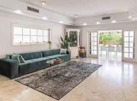 Luxury Villa 6BR with Swimming Pool by Beach - Villa Costa, biệt thự ở Rishon LeẔiyyon