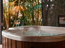 Lake Russell Lakeside Retreat, B&B in Emerald Beach