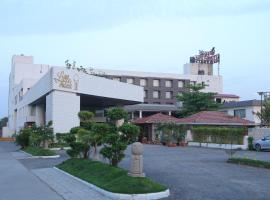 Monk's Nirvanaa Hotel & Resort, hotel in Indore