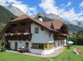 Hellweger Apartments, hotel with parking in Anterselva di Mezzo