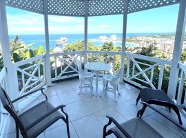 Hummingbird Retreat - Luxury Oceanview Apt, 7-Minute Walk to Beach, hotel with parking in Ocho Rios