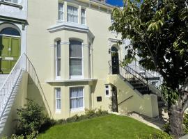 Garden flat in 'Little Chelsea', апартаменти у місті Істборн